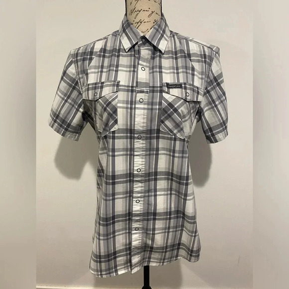 Wrangler Men's Short Sleeve Plaid Shirt Snap Front. LOT OF 2. Size Small - Picture 1 of 16
